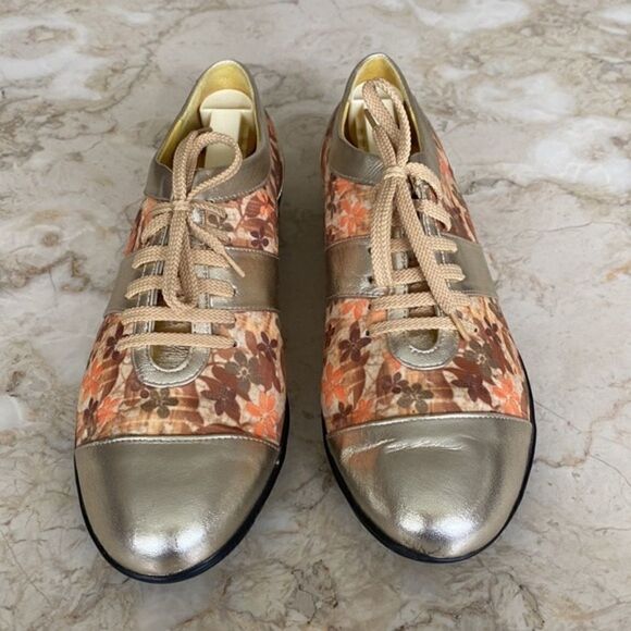 Vintage Amalfi By Rangoni Italian Gold & Floral Sneakers - Picture 2 of 9